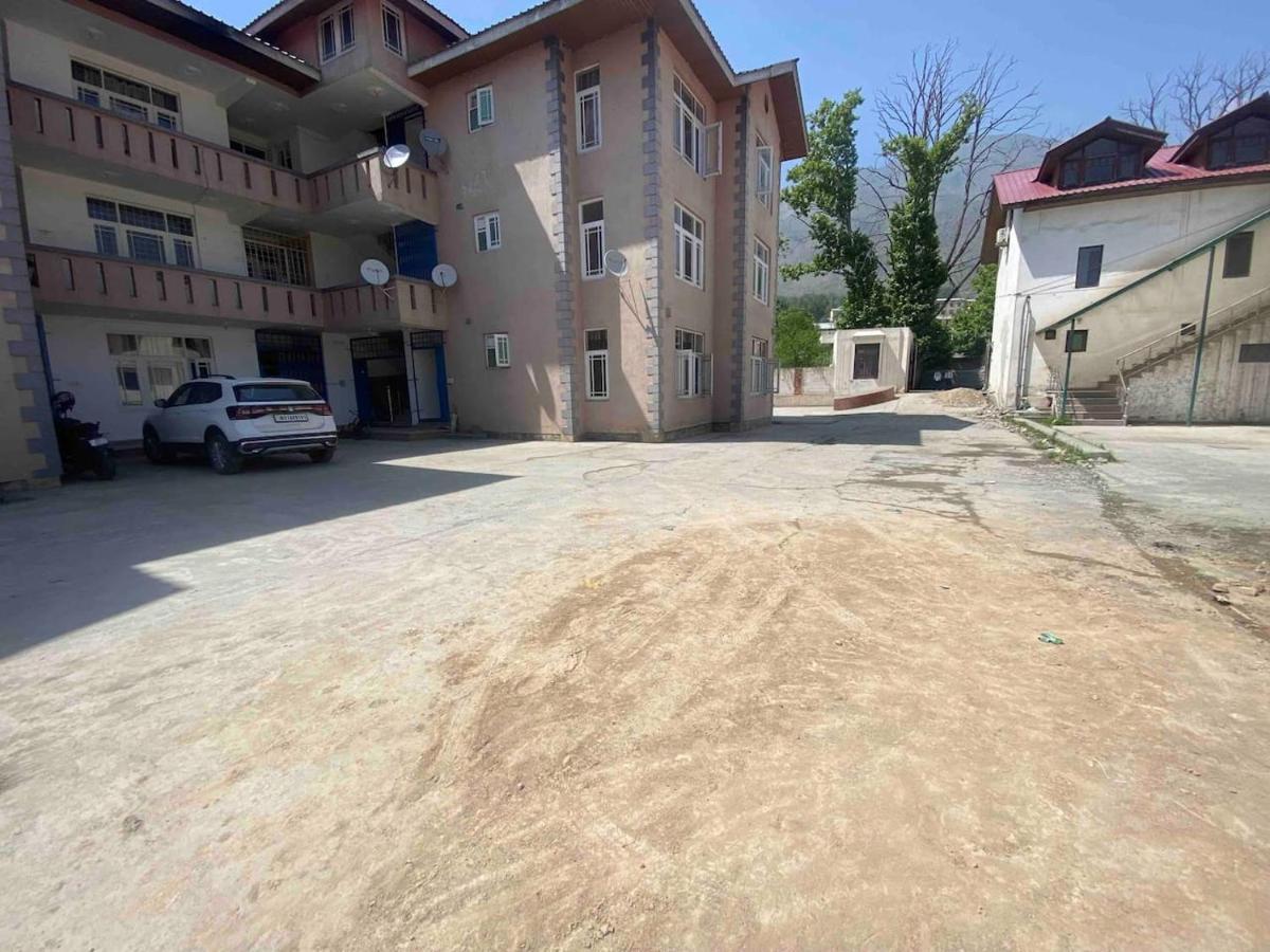 Penthouse Villa Srīnagar Extérieur photo