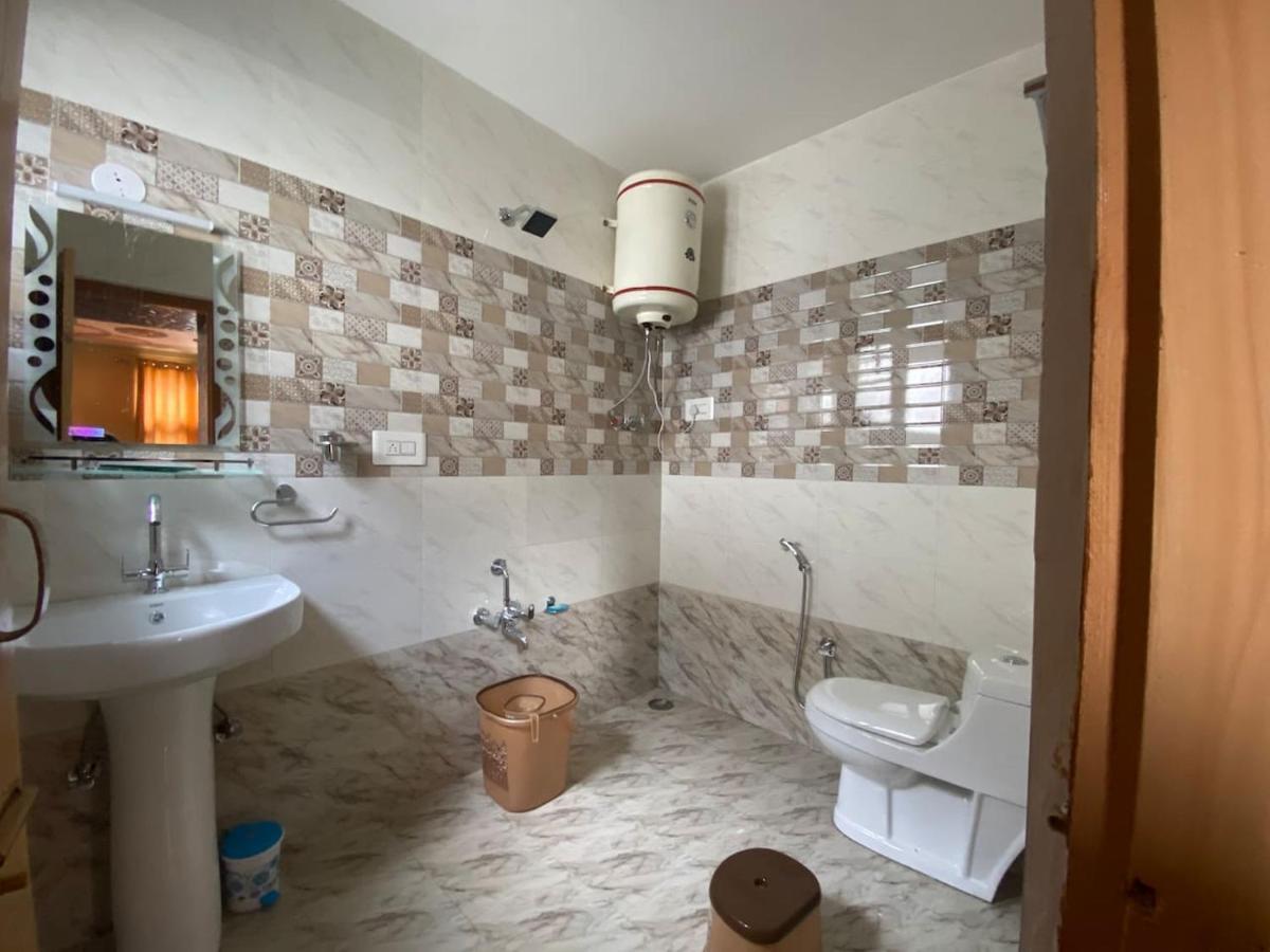 Penthouse Villa Srīnagar Extérieur photo
