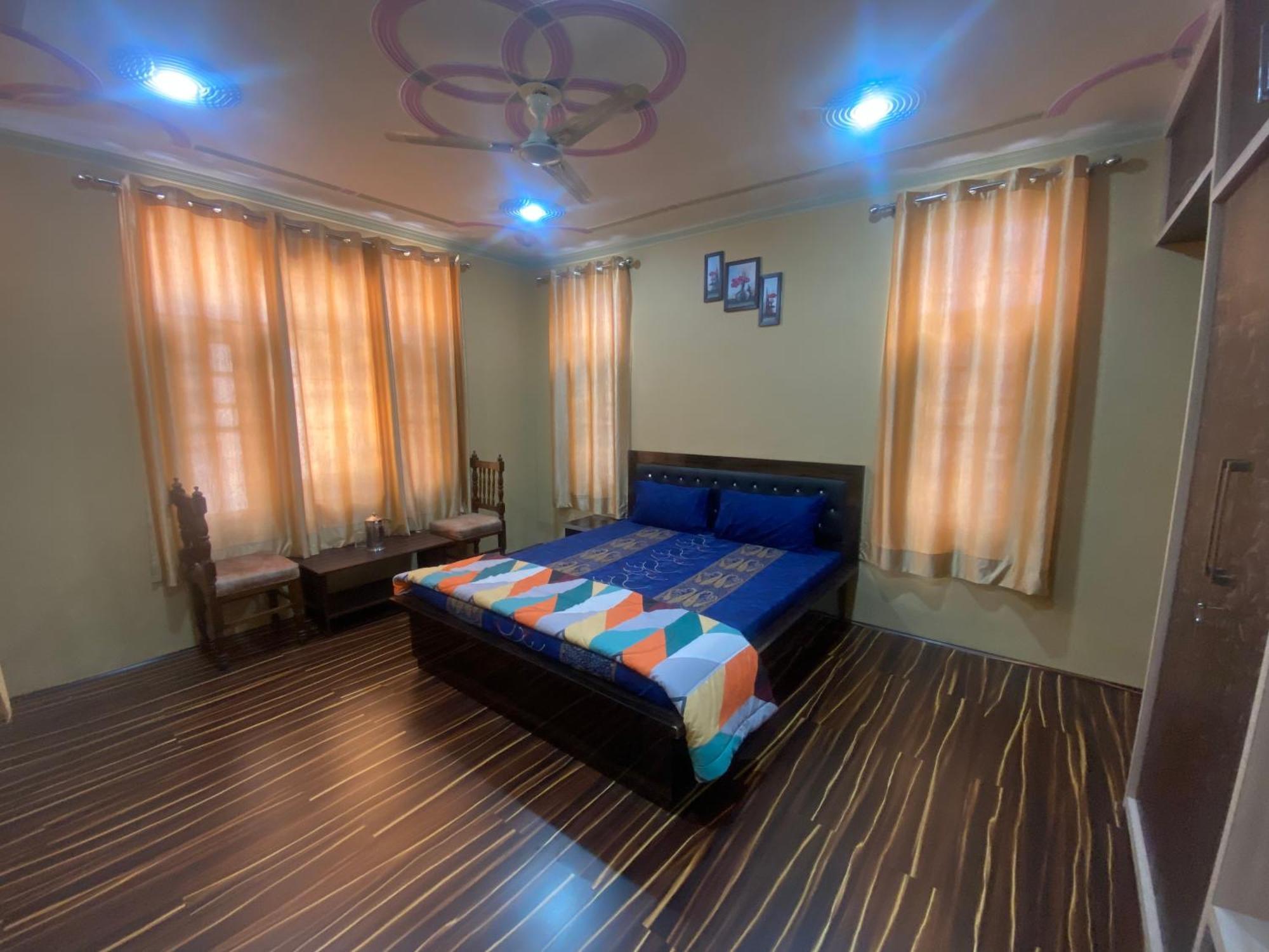 Penthouse Villa Srīnagar Extérieur photo