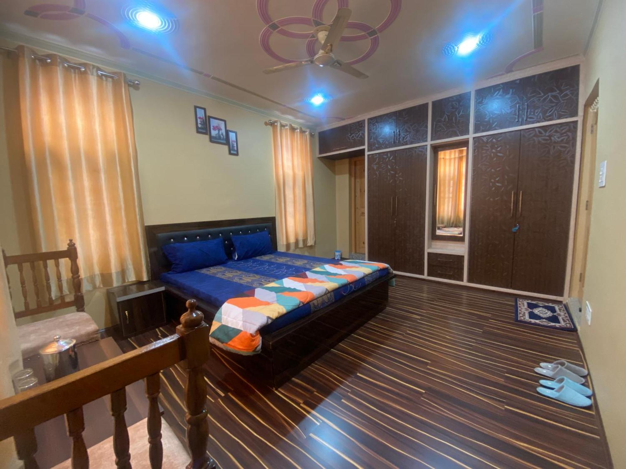 Penthouse Villa Srīnagar Extérieur photo
