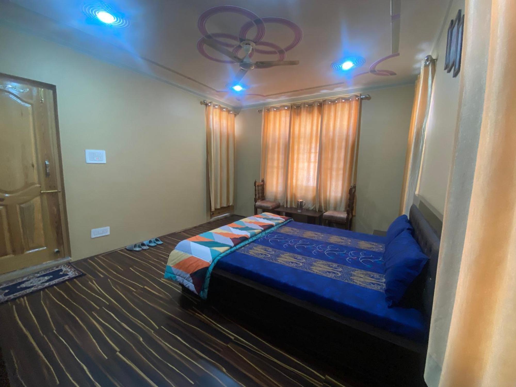 Penthouse Villa Srīnagar Extérieur photo